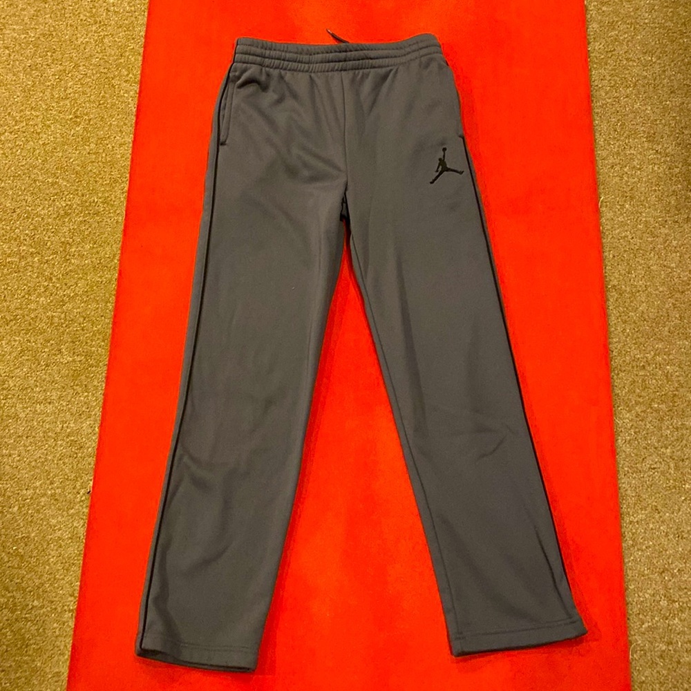 Very Good condition: Nike Jumpman Active Pants,Therma-fit,charcoal grey,Boys Med